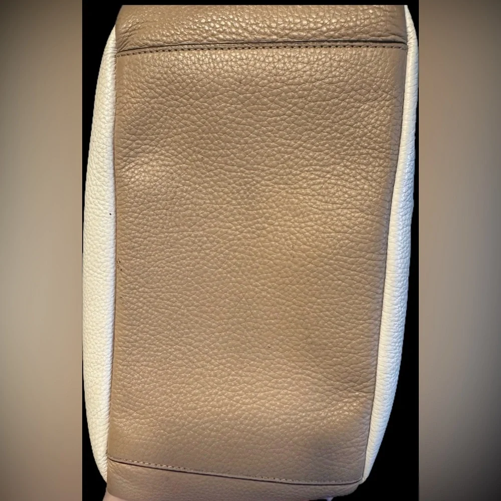 Coach Edi 31 Pebble, Leather Shoulder Bag Chalk/Tan – Authentic -